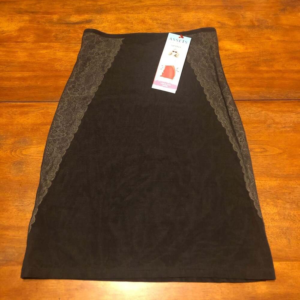 Assets by Spanx Red Hot Label Luxe & Lean Half Slip